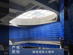 Instalacja na ścianie ze ścianami z rulowymi zasłonami przeciwpożarowymi w budynkach handlowych i przeciwpożarowych